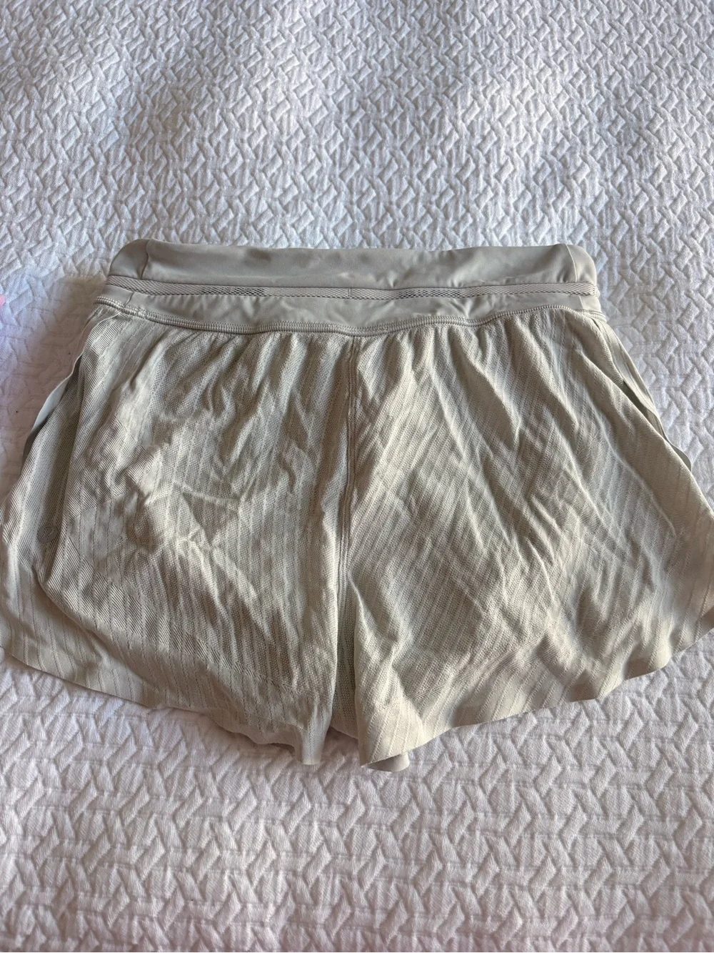 lululemon athletica Women's White Athletic Shorts fast and free mid waisted 3 in